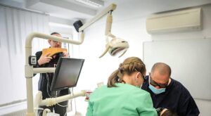 Primul proiect de muzicoterapie care spulbera teama de dentist