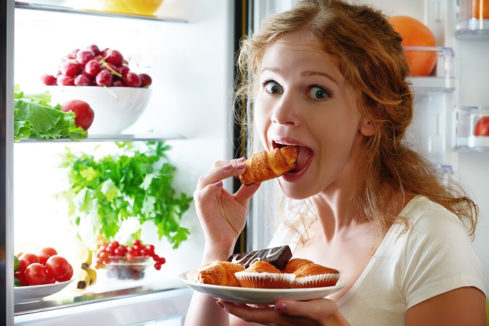Pericolele meselor tarzii: regulile alimentare care ne feresc de numeroase probleme de sanatate