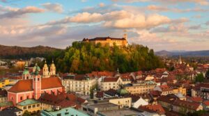 10 destinatii europene ideale pentru vacanta de iarna: oras din Romania, intr-un top facut de britanici