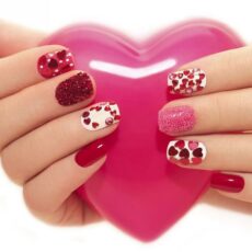 Declaratie de dragoste pe… unghii: manichiura perfecta pentru Valentine’s Day