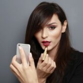 7 greseli de machiaj care te imbatranesc: tine cont de sfaturile specialistului!