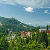 Top 5 destinatii pentru vacanta de Rusalii: cat costa o noapte de cazare si cum poti sa te relaxezi