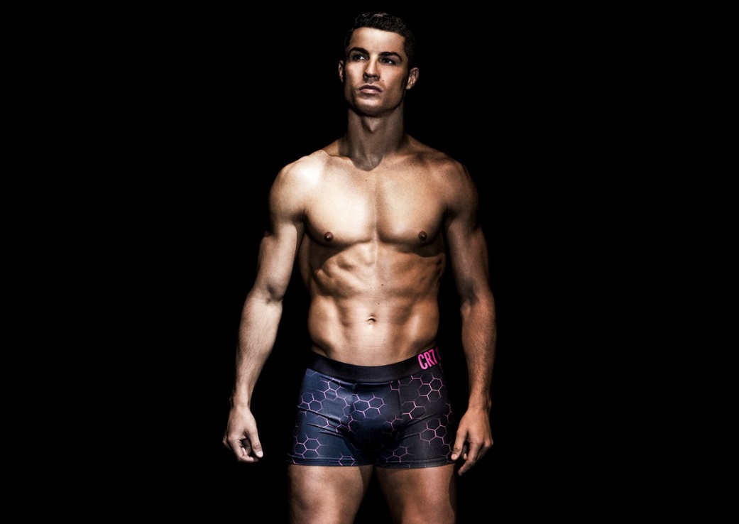 Cristiano Ronaldo, cadou de 183.000 de euro de la logodnică