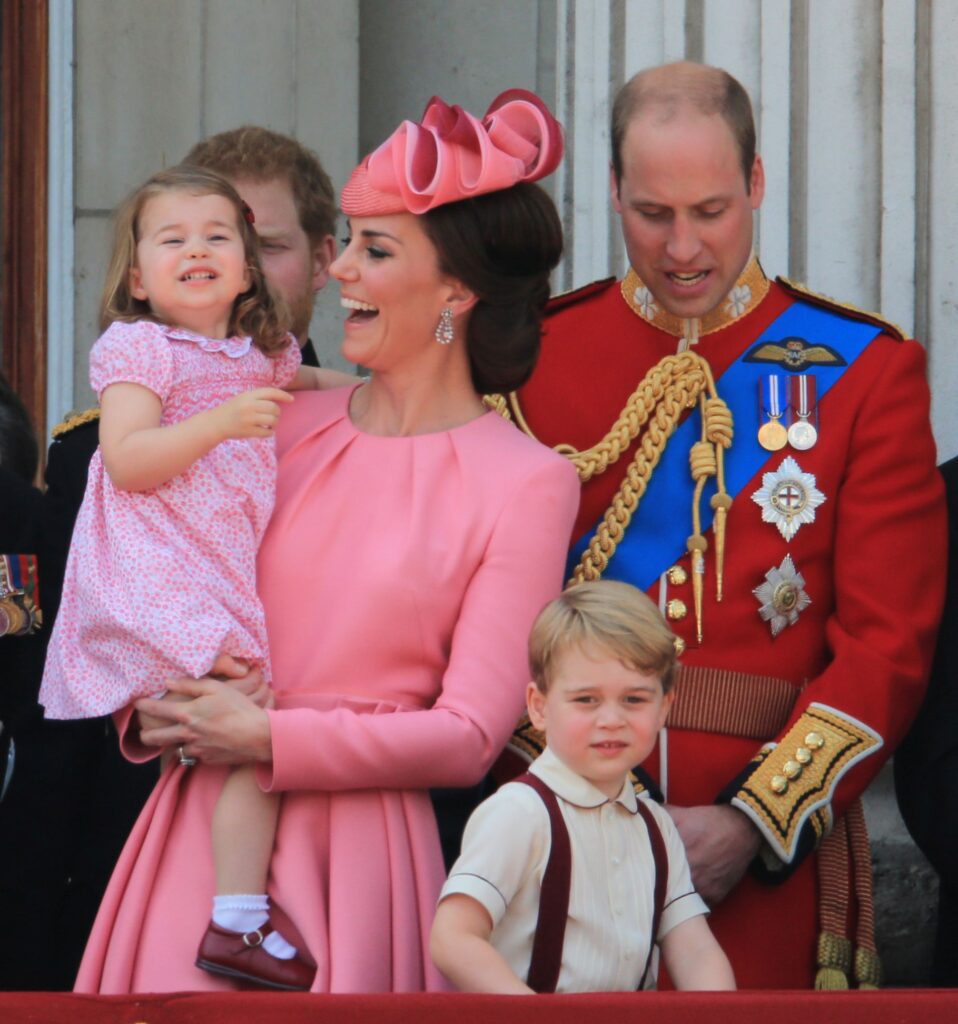 Ducii de Cambridge – felicitare de Crăciun asemănătoare cu cea a ducilor de Sussex