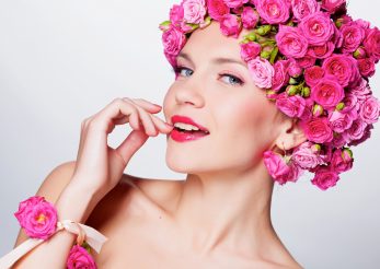 Cele mai eficiente remedii cu apa de trandafiri: 6 moduri de utilizare