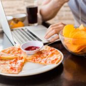 Istoria lumii într-o felie mare de pizza