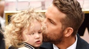 8 tatici celebri, topiti dupa copiii lor: niciodata nu i-ai vazut asa pe Tom Hardy si Ryan Reynolds!