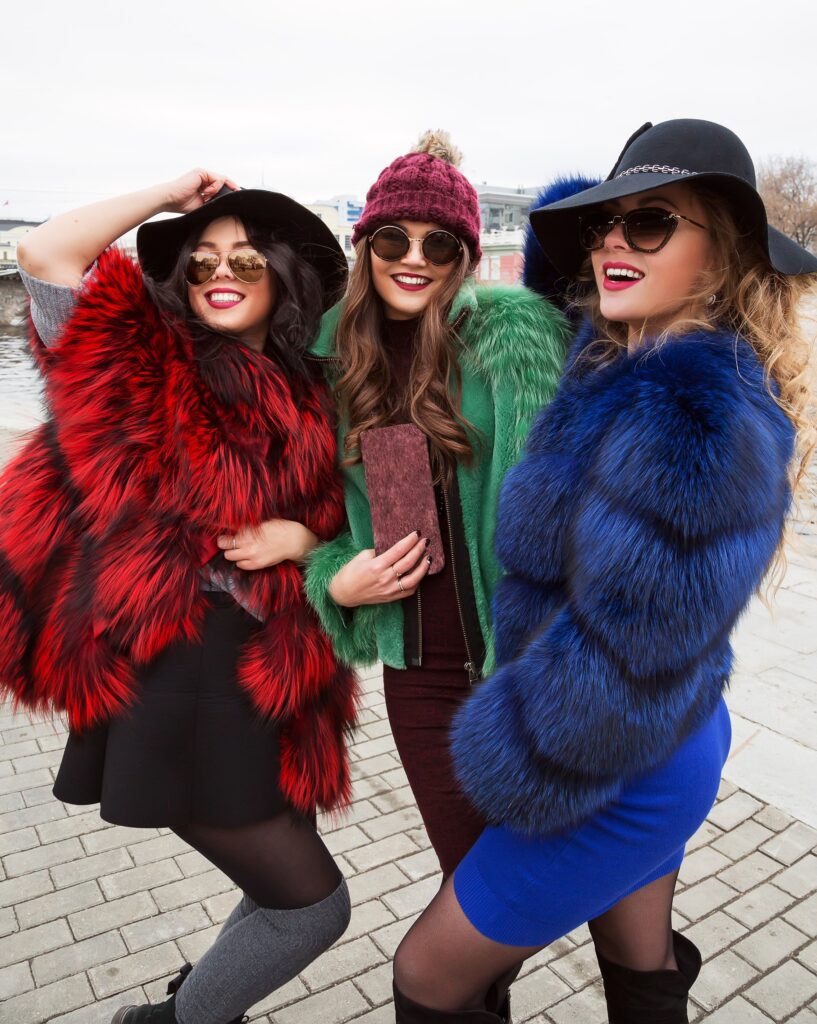 Invinge frigul cu outfituri cool! Haina de blana s-a reinventat