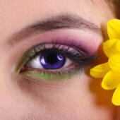 Castiga un set de lentile de contact ultraviolet, o alegere in tendinte!