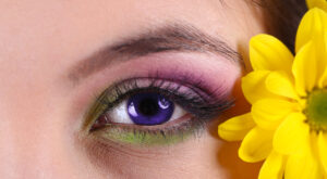 Castiga un set de lentile de contact ultraviolet, o alegere in tendinte!