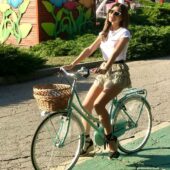 Vedeta Kanal D Cristina Mihaela Dorobantu a inlocuit masina cu bicicleta