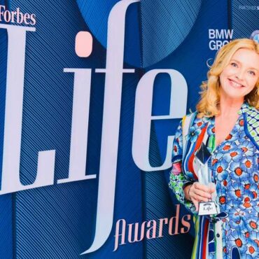 Gala Forbes Life Awards: Otilia Ostrotki, director general Tonica Group, premiata cu trofeul Life Personality
