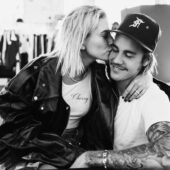 Justin Bieber s-a logodit! „Sunt atat de indragostit de tine…”