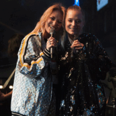 Delia, aniversare cu surprize
