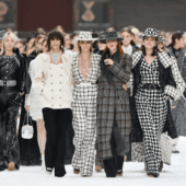 Chanel tribut cu lacrimi si zapada pentru Lagerfeld