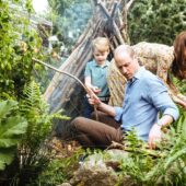 Kate si William, sedinta foto cu copiii in gradina