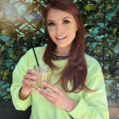 Elena Gheorghe bea smoothie Elvis Presley