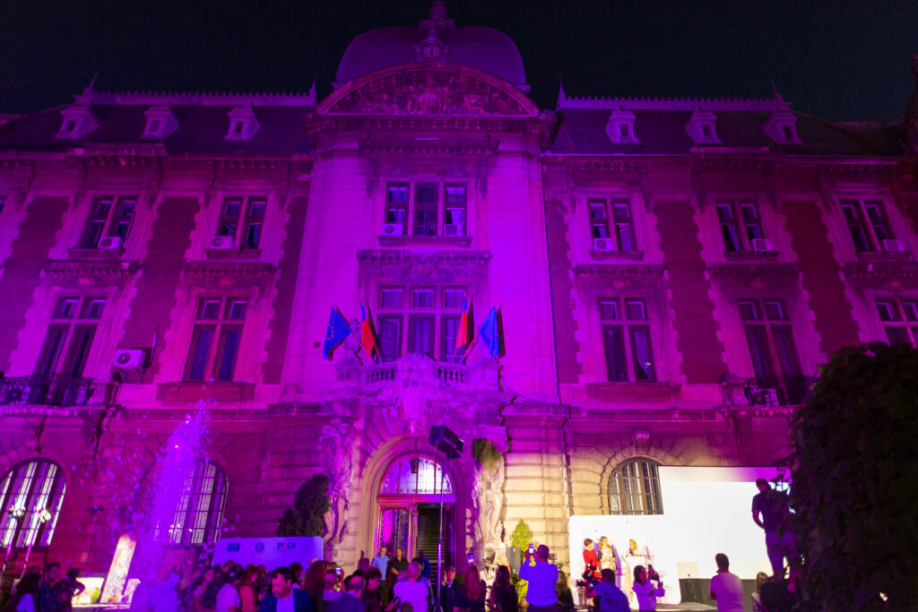Iluminarea în roz – simbol al luptei împotriva cancerului de sân