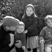 Ducii de Cambridge – felicitare de Crăciun asemănătoare cu cea a ducilor de Sussex