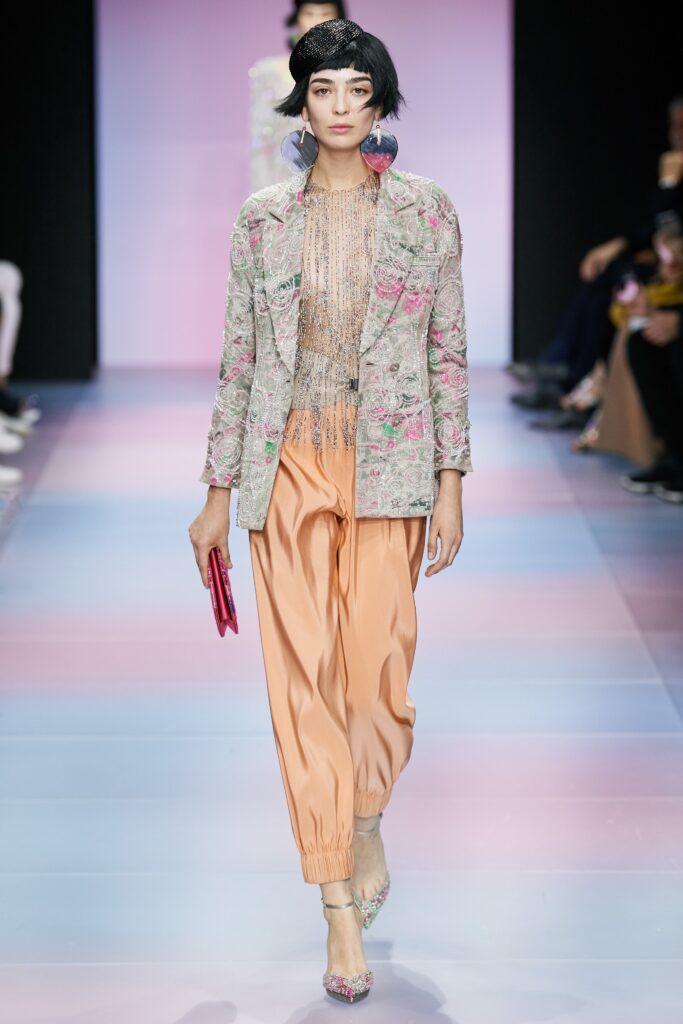 Armani a lansat colecţia couture