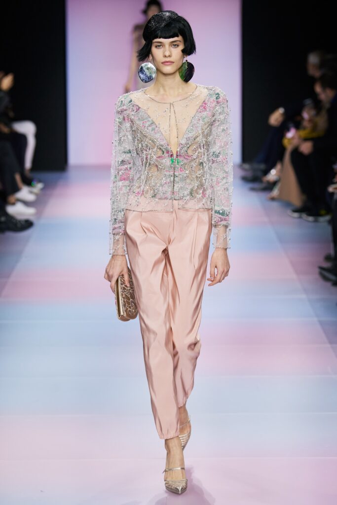 Armani a lansat colecţia couture