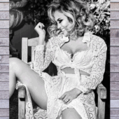 Jennifer Lopez, noua imagine Guess a campaniei de primăvară-vară 2020