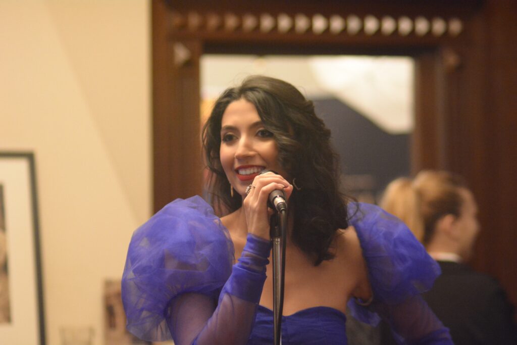 Maria Andreea a lansat un clip “Imperial”