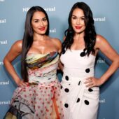 Gemenele Brie şi Nikki Bella sunt însărcinate în acelaşi timp