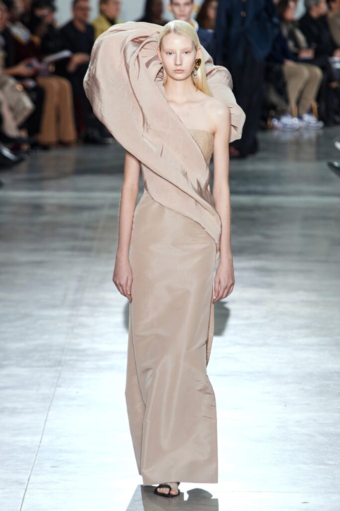 Schiaparelli, o primăvară couture
