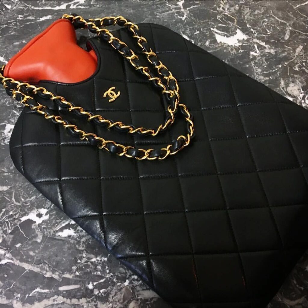 Chanel vinde sticle pentru apă cu 4410 lire