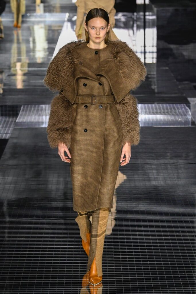 Burberry a încheiat London Fashion Week 2020