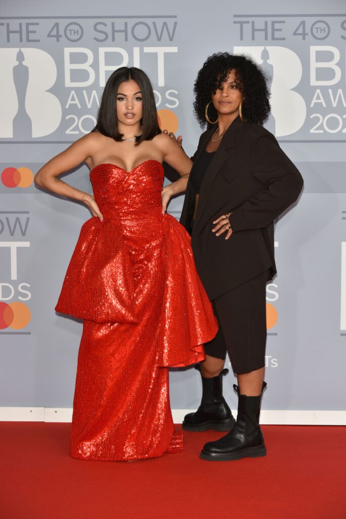 Glam pe covorul roşu de la BRIT Awards 2020
