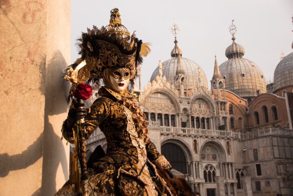 Tradiţie şi măşti la Carnavalul de la Veneţia