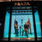 Vitrine PRADA inspirate din “Coloana Infinitului” a lui Brâncuşi