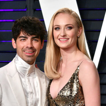 Sophie Turner şi Joe Jonas vor avea un copil
