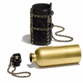 Chanel vinde sticle pentru apă cu 4410 lire