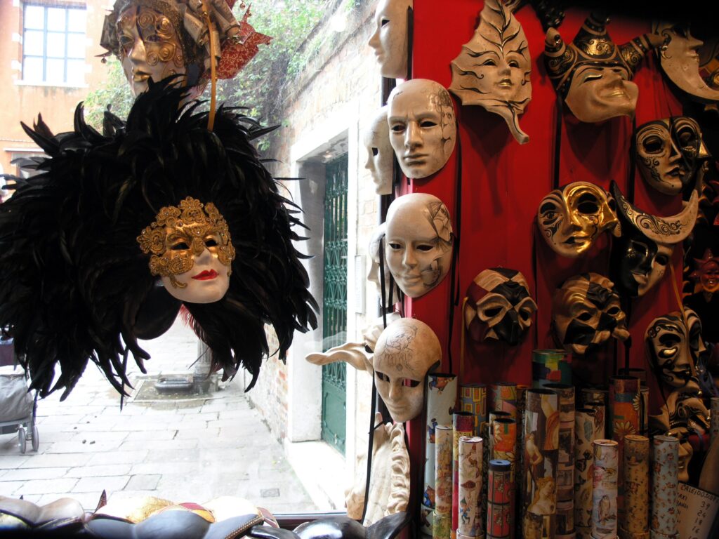 Tradiţie şi măşti la Carnavalul de la Veneţia