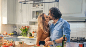 Chef Florin Dumitrescu și Cristina, un serial online filmat chiar la ei acasă