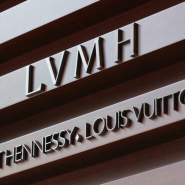 Grupul LVMH va produce dezinfectant de mâini