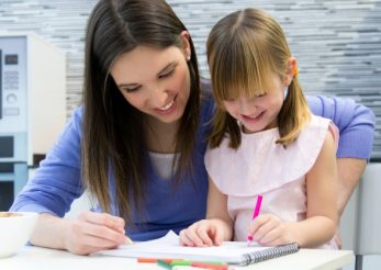 Educația acasă – 5 moduri de a o face mai uşoară şi mai eficientă