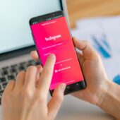10 Instagrammeri care te ajută să ieşi cu sănătate mintală în parametri normali din izolare