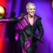 Pink – infectată cu noul coronavirus