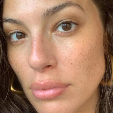Buze cărnoase? Iată cum le poți avea ca Ashley Graham!