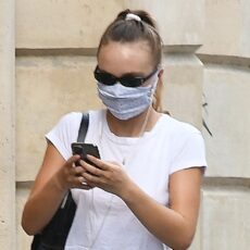 Lily-Rose Depp a înviat trendul anilor 2000