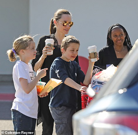Cuplul Brangelina face pace de dragul copiilor