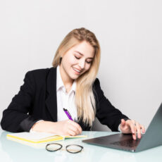 5 lucruri care te împiedică să promovezi în carieră. Ce spune expertul