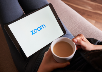 Cum să combați oboseala cauzată de Zoom