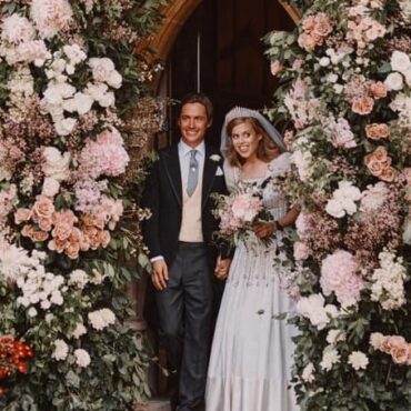 Prinţesa Beatrice, mireasă în rochia Reginei