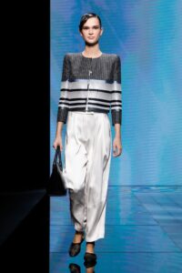 Pasteluri şi texturi diafane în noua colecţie Armani