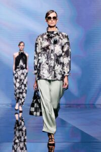 Pasteluri şi texturi diafane în noua colecţie Armani